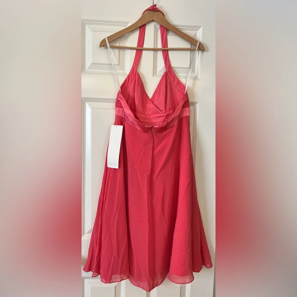 NWT Badgley Mischka Halter flowy chiffon dress with shirred bust Coral Size 10 - Picture 2 of 11